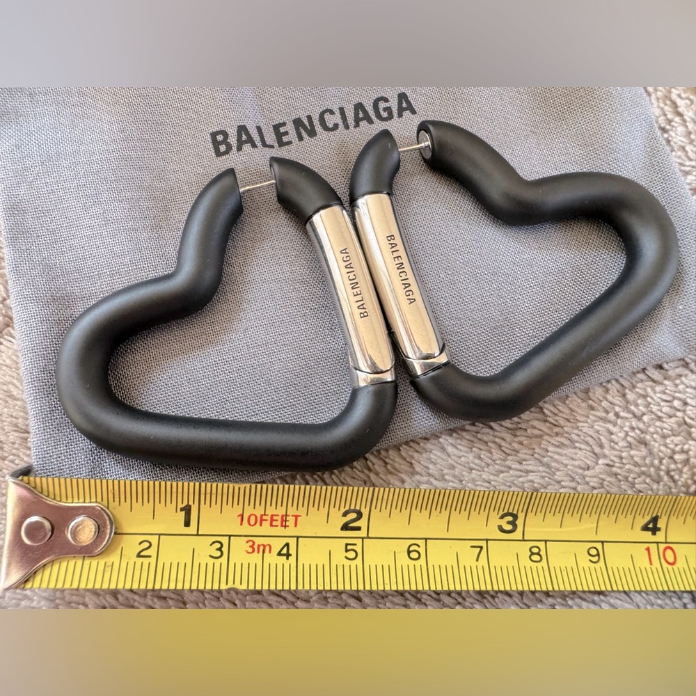 NEW🔥BALENCIAGA Love Carabiner Heart Hoop Earrings🔥 - Picture 8 of 11